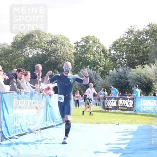 25.08.2024 - Elbe Triathlon Hamburg H.Heesch http://msf.ph/oto/6853774 25.08.2024 10:51:06 Ziel 245, 275 meine-sportfotos.de