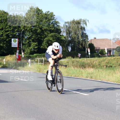 25.08.2024 - Elbe Triathlon Hamburg Fuchs,  Jonas http://msf.ph/oto/6853776 25.08.2024 09:17:36 Radfahren 256, 257, 1851 meine-sportfotos.de
