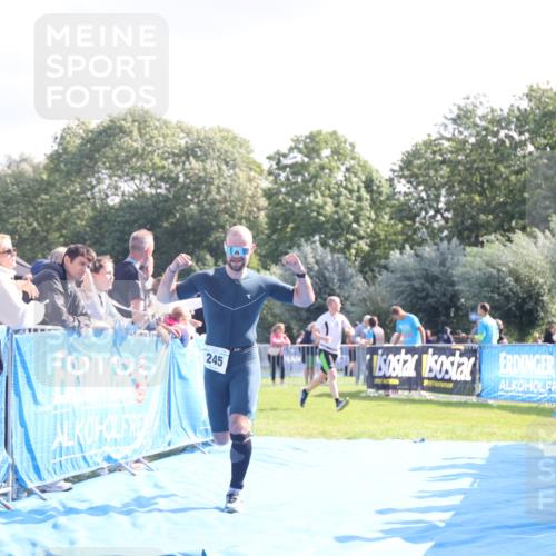 25.08.2024 - Elbe Triathlon Hamburg H.Heesch http://msf.ph/oto/6853781 25.08.2024 10:51:06 Ziel 245, 275 meine-sportfotos.de