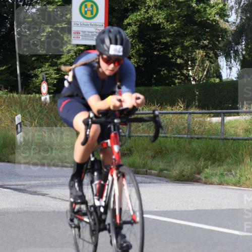 25.08.2024 - Elbe Triathlon Hamburg Fuchs,  Jonas http://msf.ph/oto/6853788 25.08.2024 10:02:23 Radfahren 374, 441, 462 meine-sportfotos.de