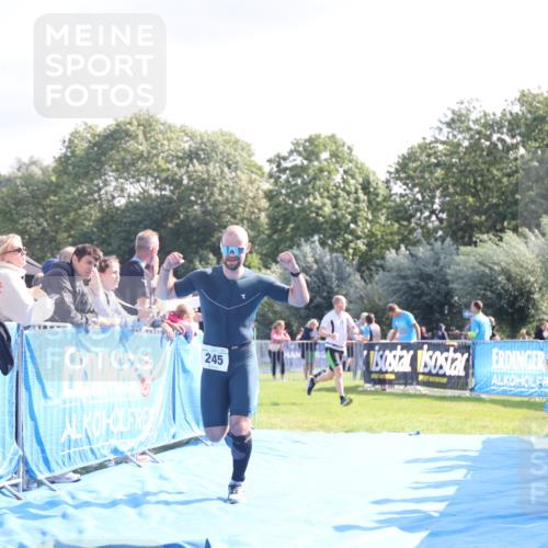25.08.2024 - Elbe Triathlon Hamburg H.Heesch http://msf.ph/oto/6853790 25.08.2024 10:51:06 Ziel 245, 275 meine-sportfotos.de