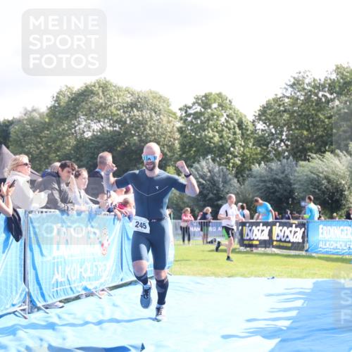 25.08.2024 - Elbe Triathlon Hamburg H.Heesch http://msf.ph/oto/6853799 25.08.2024 10:51:06 Ziel 245, 275 meine-sportfotos.de