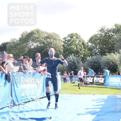 25.08.2024 - Elbe Triathlon Hamburg H.Heesch http://msf.ph/oto/6853805 25.08.2024 10:51:06 Ziel 245, 275 meine-sportfotos.de