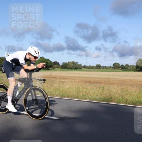 25.08.2024 - Elbe Triathlon Hamburg Fuchs,  Jonas http://msf.ph/oto/6853807 25.08.2024 09:17:36 Radfahren 256, 257, 1851 meine-sportfotos.de