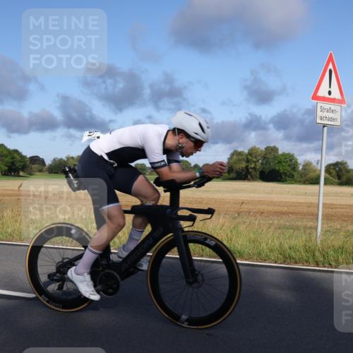 25.08.2024 - Elbe Triathlon Hamburg Fuchs,  Jonas http://msf.ph/oto/6853815 25.08.2024 09:17:37 Radfahren 256, 257, 1851 meine-sportfotos.de