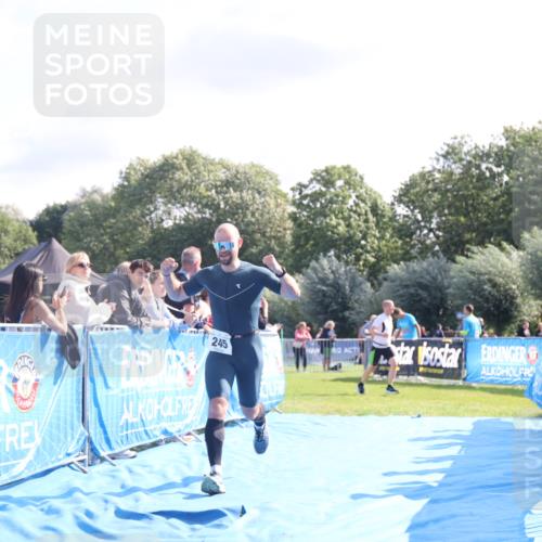 25.08.2024 - Elbe Triathlon Hamburg H.Heesch http://msf.ph/oto/6853821 25.08.2024 10:51:06 Ziel 245, 275 meine-sportfotos.de