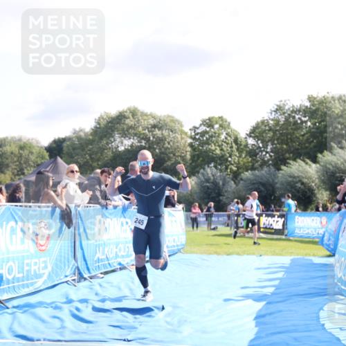 25.08.2024 - Elbe Triathlon Hamburg H.Heesch http://msf.ph/oto/6853840 25.08.2024 10:51:06 Ziel 245, 275 meine-sportfotos.de