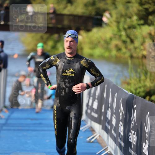 25.08.2024 - Elbe Triathlon Hamburg H.Heesch http://msf.ph/oto/6853843 25.08.2024 09:01:28 Schwimmen 135, 175, 210, 215, 238, 270, 284, 293, 318 meine-sportfotos.de