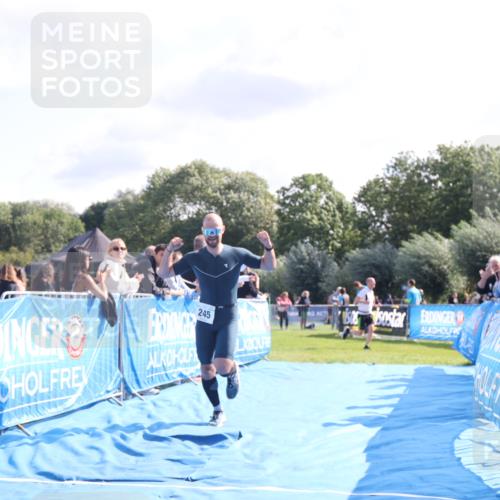 25.08.2024 - Elbe Triathlon Hamburg H.Heesch http://msf.ph/oto/6853850 25.08.2024 10:51:07 Ziel 245 meine-sportfotos.de