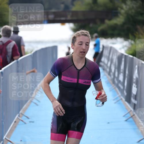 25.08.2024 - Elbe Triathlon Hamburg H.Heesch http://msf.ph/oto/6853855 25.08.2024 15:38:20 Schwimmen  meine-sportfotos.de