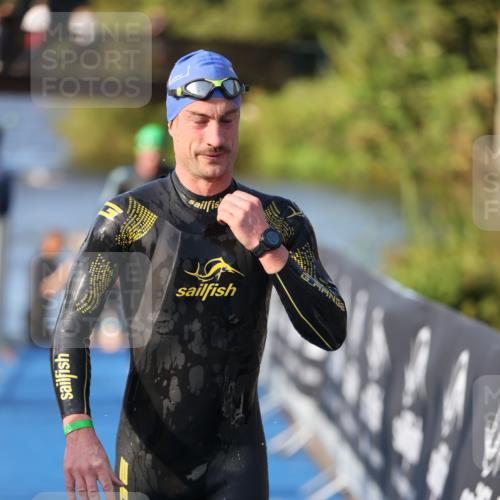 25.08.2024 - Elbe Triathlon Hamburg H.Heesch http://msf.ph/oto/6853866 25.08.2024 09:01:30 Schwimmen 135, 175, 210, 215, 238, 270, 284, 293, 318 meine-sportfotos.de