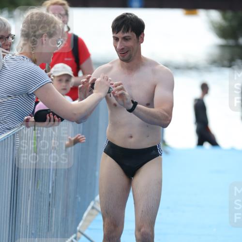 25.08.2024 - Elbe Triathlon Hamburg H.Heesch http://msf.ph/oto/6853887 25.08.2024 15:39:05 Schwimmen  meine-sportfotos.de