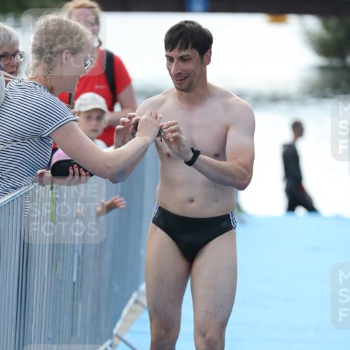 25.08.2024 - Elbe Triathlon Hamburg H.Heesch http://msf.ph/oto/6853891 25.08.2024 15:39:05 Schwimmen  meine-sportfotos.de
