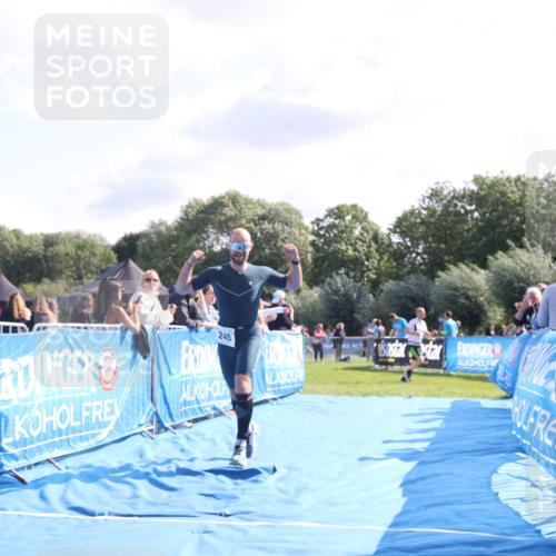 25.08.2024 - Elbe Triathlon Hamburg H.Heesch http://msf.ph/oto/6853892 25.08.2024 10:51:07 Ziel 245 meine-sportfotos.de
