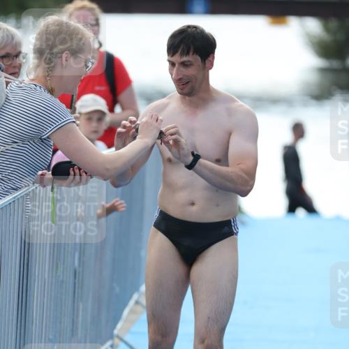 25.08.2024 - Elbe Triathlon Hamburg H.Heesch http://msf.ph/oto/6853893 25.08.2024 15:39:05 Schwimmen  meine-sportfotos.de