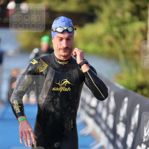 25.08.2024 - Elbe Triathlon Hamburg H.Heesch http://msf.ph/oto/6853897 25.08.2024 09:01:30 Schwimmen 135, 175, 210, 215, 238, 270, 284, 293, 318 meine-sportfotos.de