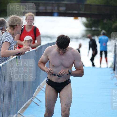 25.08.2024 - Elbe Triathlon Hamburg H.Heesch http://msf.ph/oto/6853898 25.08.2024 15:39:06 Schwimmen  meine-sportfotos.de