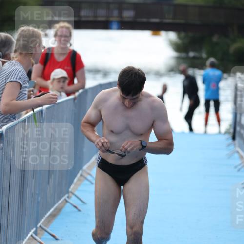 25.08.2024 - Elbe Triathlon Hamburg H.Heesch http://msf.ph/oto/6853900 25.08.2024 15:39:06 Schwimmen  meine-sportfotos.de