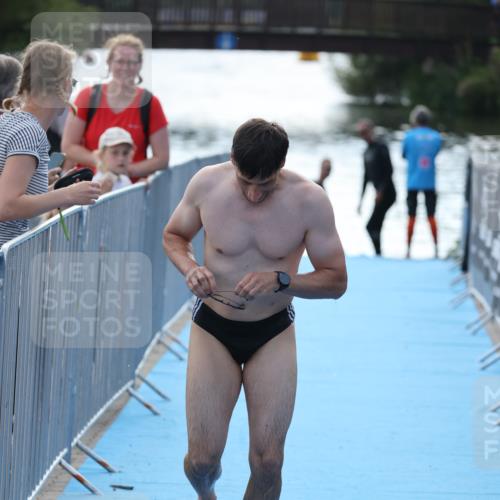 25.08.2024 - Elbe Triathlon Hamburg H.Heesch http://msf.ph/oto/6853904 25.08.2024 15:39:06 Schwimmen  meine-sportfotos.de