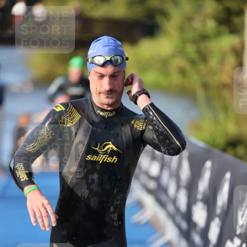 25.08.2024 - Elbe Triathlon Hamburg H.Heesch http://msf.ph/oto/6853905 25.08.2024 09:01:30 Schwimmen 135, 175, 210, 215, 238, 270, 284, 293, 318 meine-sportfotos.de
