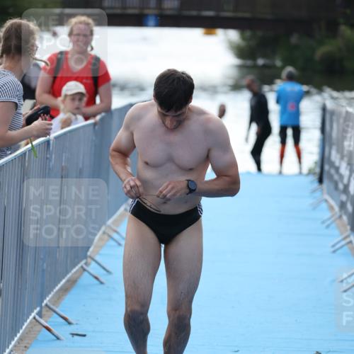 25.08.2024 - Elbe Triathlon Hamburg H.Heesch http://msf.ph/oto/6853907 25.08.2024 15:39:06 Schwimmen  meine-sportfotos.de