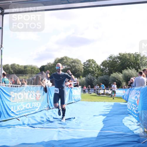 25.08.2024 - Elbe Triathlon Hamburg H.Heesch http://msf.ph/oto/6853929 25.08.2024 10:51:07 Ziel 245 meine-sportfotos.de
