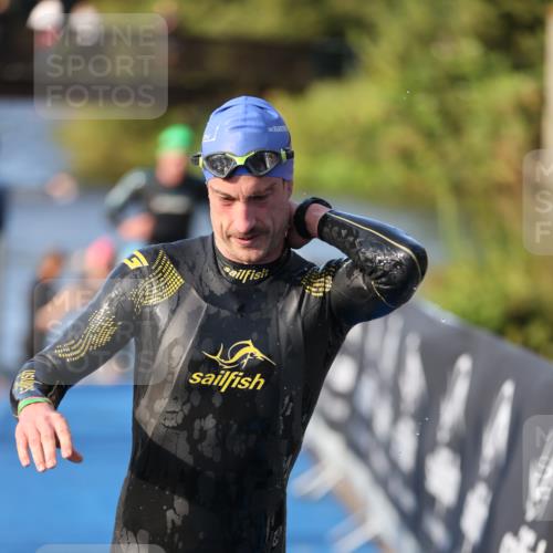 25.08.2024 - Elbe Triathlon Hamburg H.Heesch http://msf.ph/oto/6853933 25.08.2024 09:01:30 Schwimmen 135, 175, 210, 215, 238, 270, 284, 293, 318 meine-sportfotos.de