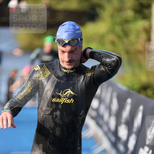 25.08.2024 - Elbe Triathlon Hamburg H.Heesch http://msf.ph/oto/6853940 25.08.2024 09:01:30 Schwimmen 135, 175, 210, 215, 238, 270, 284, 293, 318 meine-sportfotos.de