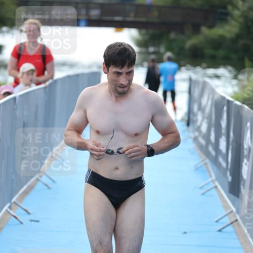 25.08.2024 - Elbe Triathlon Hamburg H.Heesch http://msf.ph/oto/6853949 25.08.2024 15:39:07 Schwimmen  meine-sportfotos.de