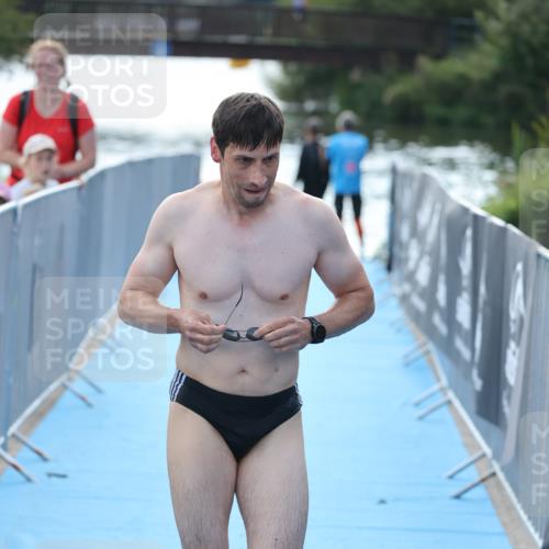 25.08.2024 - Elbe Triathlon Hamburg H.Heesch http://msf.ph/oto/6853961 25.08.2024 15:39:07 Schwimmen  meine-sportfotos.de