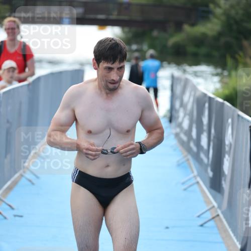 25.08.2024 - Elbe Triathlon Hamburg H.Heesch http://msf.ph/oto/6853968 25.08.2024 15:39:07 Schwimmen  meine-sportfotos.de