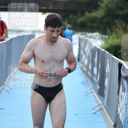 25.08.2024 - Elbe Triathlon Hamburg H.Heesch http://msf.ph/oto/6853985 25.08.2024 15:39:07 Schwimmen  meine-sportfotos.de