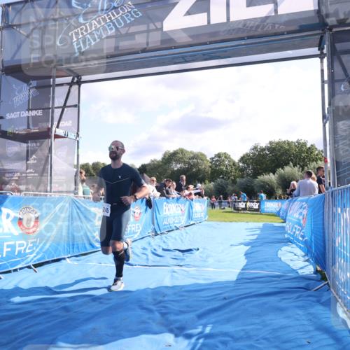 25.08.2024 - Elbe Triathlon Hamburg H.Heesch http://msf.ph/oto/6853998 25.08.2024 10:51:08 Ziel 245 meine-sportfotos.de