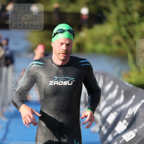 25.08.2024 - Elbe Triathlon Hamburg H.Heesch http://msf.ph/oto/6854043 25.08.2024 09:01:34 Schwimmen 135, 175, 210, 215, 238, 270, 284, 293, 318 meine-sportfotos.de