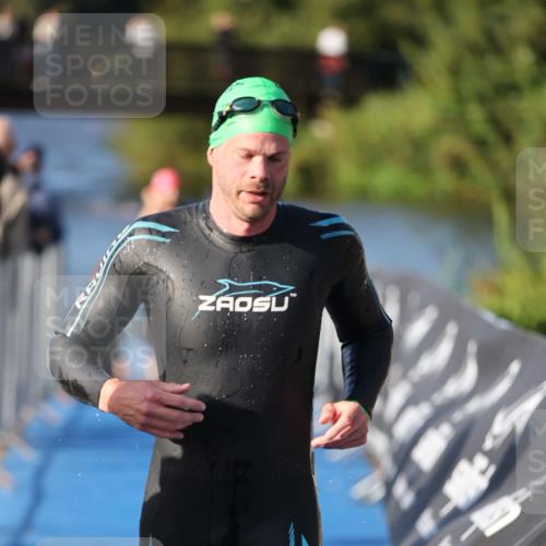 25.08.2024 - Elbe Triathlon Hamburg H.Heesch http://msf.ph/oto/6854049 25.08.2024 09:01:34 Schwimmen 135, 175, 210, 215, 238, 270, 284, 293, 318 meine-sportfotos.de