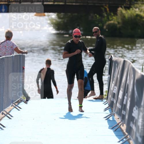 25.08.2024 - Elbe Triathlon Hamburg H.Heesch http://msf.ph/oto/6854051 25.08.2024 15:40:57 Schwimmen  meine-sportfotos.de