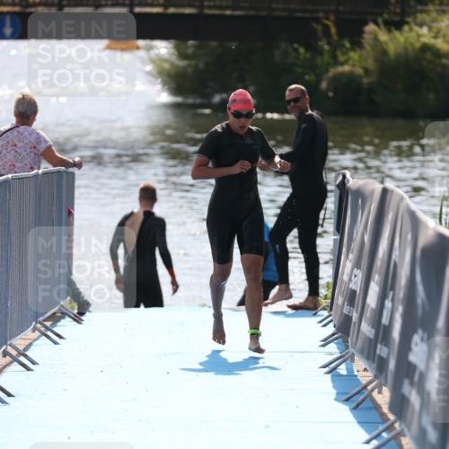 25.08.2024 - Elbe Triathlon Hamburg H.Heesch http://msf.ph/oto/6854055 25.08.2024 15:40:57 Schwimmen  meine-sportfotos.de