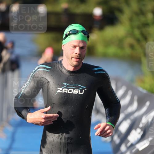 25.08.2024 - Elbe Triathlon Hamburg H.Heesch http://msf.ph/oto/6854057 25.08.2024 09:01:34 Schwimmen 135, 175, 210, 215, 238, 270, 284, 293, 318 meine-sportfotos.de