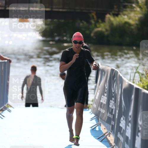 25.08.2024 - Elbe Triathlon Hamburg H.Heesch http://msf.ph/oto/6854059 25.08.2024 15:40:59 Schwimmen  meine-sportfotos.de