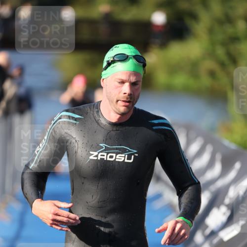 25.08.2024 - Elbe Triathlon Hamburg H.Heesch http://msf.ph/oto/6854065 25.08.2024 09:01:34 Schwimmen 135, 175, 210, 215, 238, 270, 284, 293, 318 meine-sportfotos.de