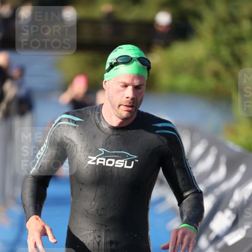 25.08.2024 - Elbe Triathlon Hamburg H.Heesch http://msf.ph/oto/6854071 25.08.2024 09:01:34 Schwimmen 135, 175, 210, 215, 238, 270, 284, 293, 318 meine-sportfotos.de