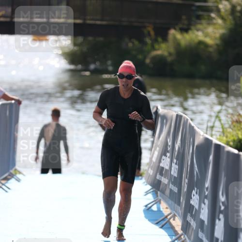 25.08.2024 - Elbe Triathlon Hamburg H.Heesch http://msf.ph/oto/6854074 25.08.2024 15:40:59 Schwimmen  meine-sportfotos.de