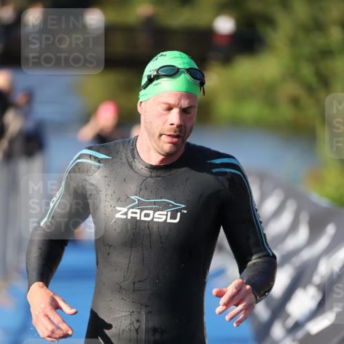 25.08.2024 - Elbe Triathlon Hamburg H.Heesch http://msf.ph/oto/6854076 25.08.2024 09:01:34 Schwimmen 135, 175, 210, 215, 238, 270, 284, 293, 318 meine-sportfotos.de