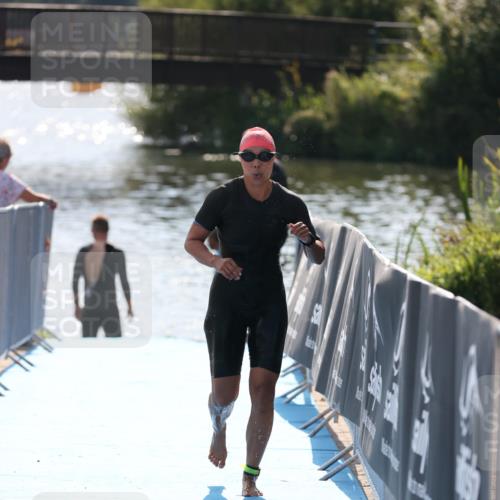 25.08.2024 - Elbe Triathlon Hamburg H.Heesch http://msf.ph/oto/6854081 25.08.2024 15:41:00 Schwimmen  meine-sportfotos.de