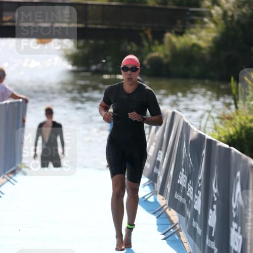 25.08.2024 - Elbe Triathlon Hamburg H.Heesch http://msf.ph/oto/6854094 25.08.2024 15:41:00 Schwimmen  meine-sportfotos.de