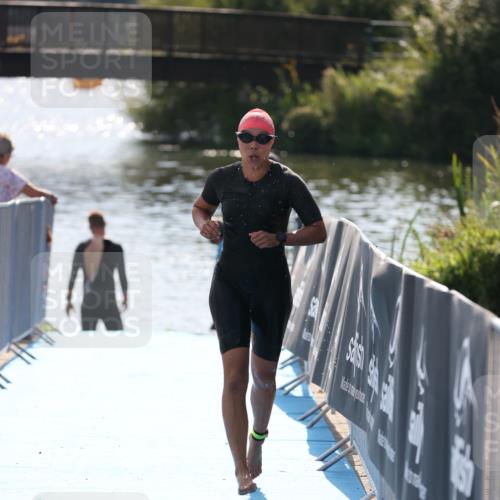 25.08.2024 - Elbe Triathlon Hamburg H.Heesch http://msf.ph/oto/6854099 25.08.2024 15:41:00 Schwimmen  meine-sportfotos.de