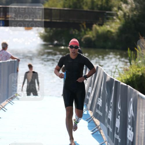 25.08.2024 - Elbe Triathlon Hamburg H.Heesch http://msf.ph/oto/6854109 25.08.2024 15:41:00 Schwimmen  meine-sportfotos.de