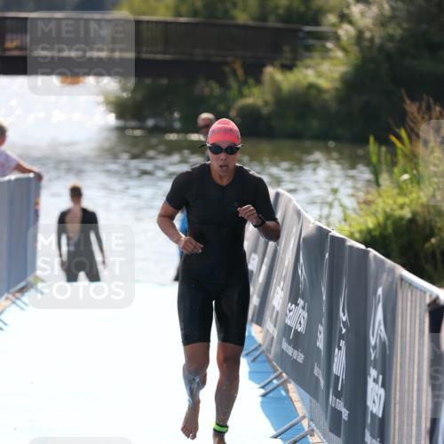 25.08.2024 - Elbe Triathlon Hamburg H.Heesch http://msf.ph/oto/6854111 25.08.2024 15:41:01 Schwimmen  meine-sportfotos.de