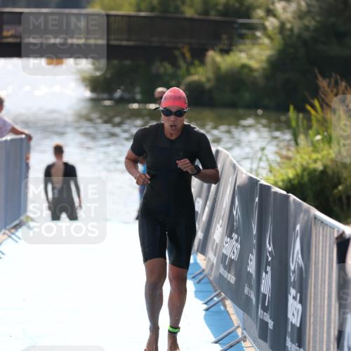 25.08.2024 - Elbe Triathlon Hamburg H.Heesch http://msf.ph/oto/6854118 25.08.2024 15:41:01 Schwimmen  meine-sportfotos.de