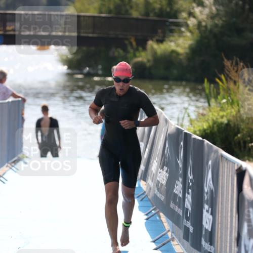 25.08.2024 - Elbe Triathlon Hamburg H.Heesch http://msf.ph/oto/6854126 25.08.2024 15:41:01 Schwimmen  meine-sportfotos.de